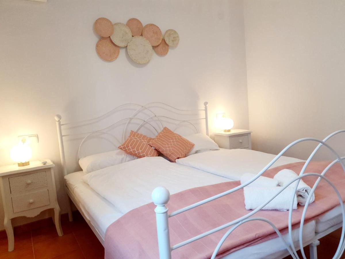 New Holiday House "Casa Mialina" With Private Pool, 300M To Beach 坎布里尔斯 外观 照片