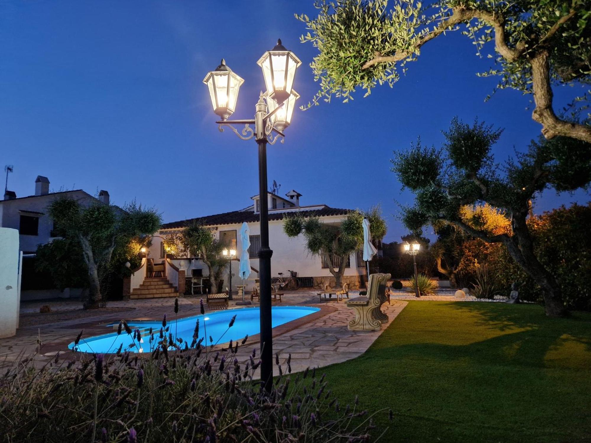 New Holiday House "Casa Mialina" With Private Pool, 300M To Beach 坎布里尔斯 外观 照片